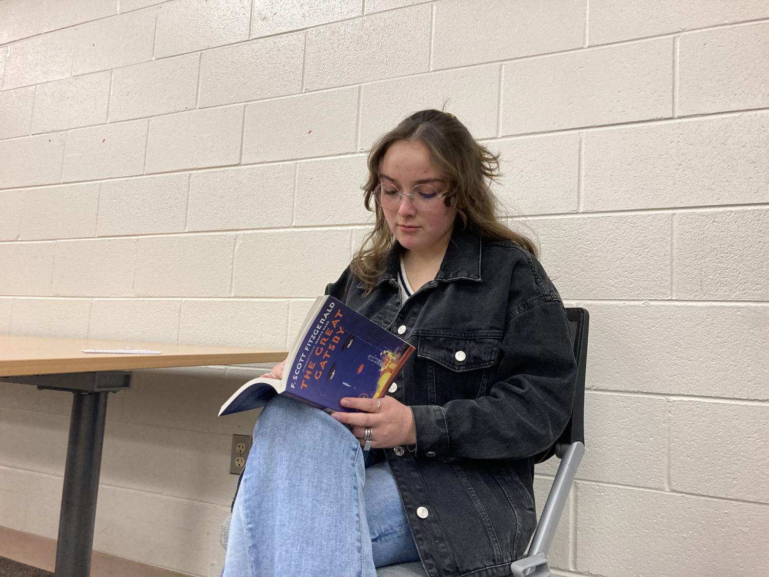 Sofia Garnica reads The Great Gatsby for her IB Literature class.